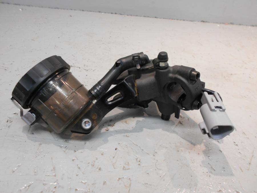 Baksidan på Bromshuvudcylinder från en Kawasaki Ninja H2 -2018 motorcykel.