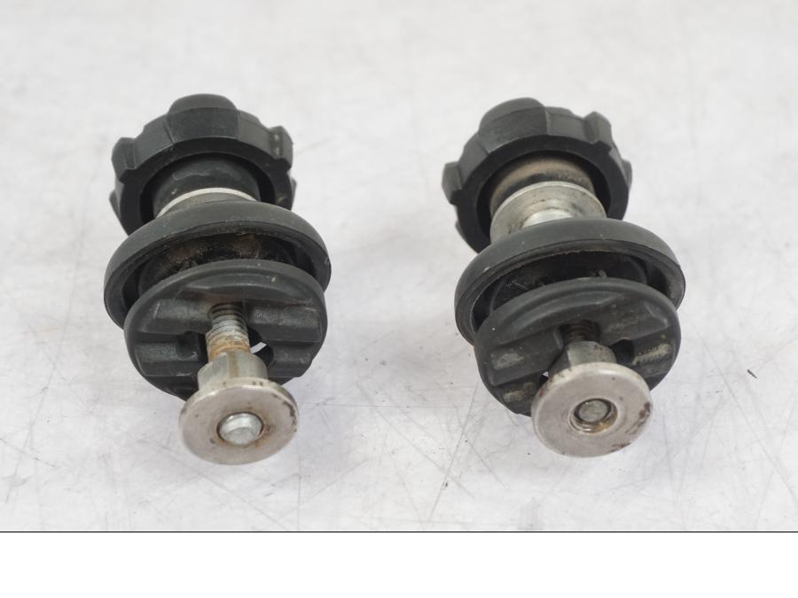 Vänster sida på Vindrutejustering från en BMW R 1200 GS -2005 motorcykel.