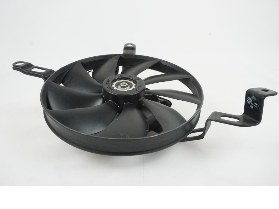 Baksidan på Vattenkylfläkt från en Suzuki GSX-R 1000 -2007 motorcykel.