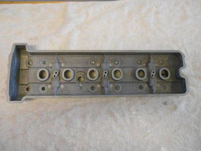 Baksidan på Ventilkåpa från en BMW K 1600 -2010 motorcykel.