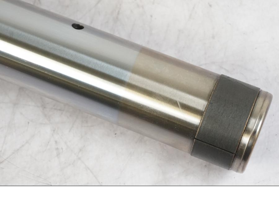 Höger sida på Gaffelben från en Kawasaki ZX-6R -1995 motorcykel.