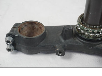 Snett uppifrån på Gaffelkrona från en Kawasaki ER-6N ABS -2010 motorcykel.