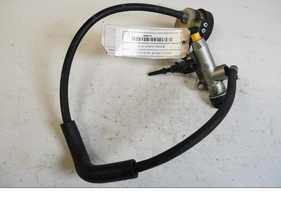 Framsidan på Bromshuvudcylinder från en BMW K 1300 GT -2009 motorcykel.