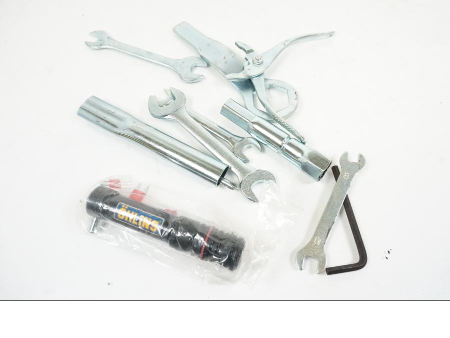 Framsidan på Verktyg från en Yamaha XJR 1300 -2007 motorcykel.