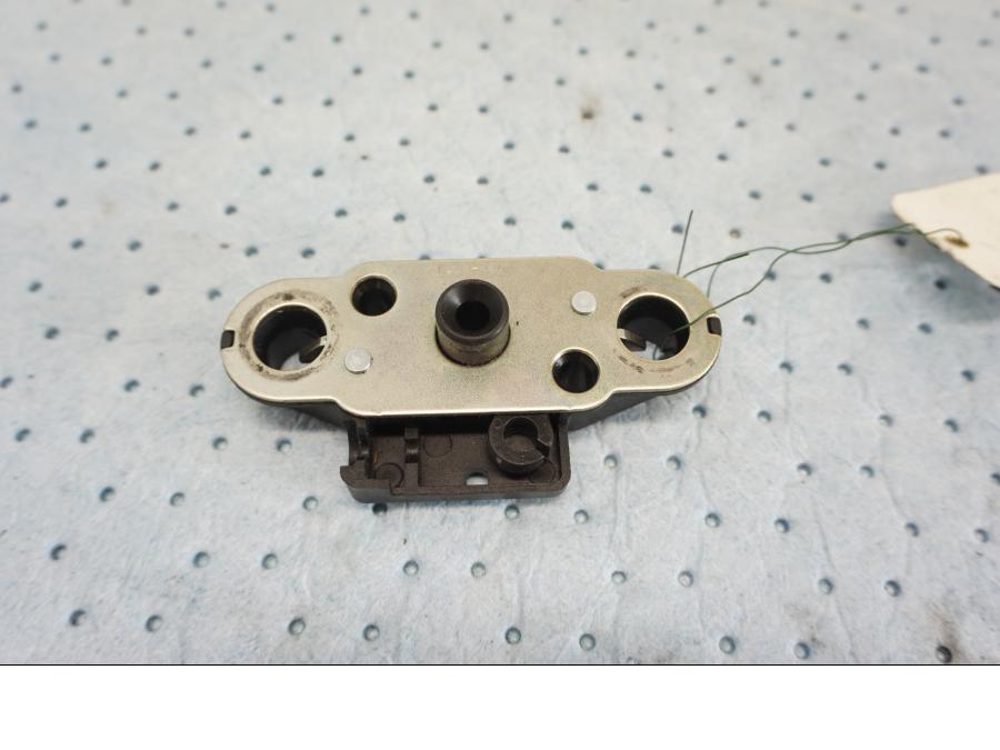 Framsidan på Sadellåsmekanism från en Suzuki GSX-R 1000 -2007 motorcykel.