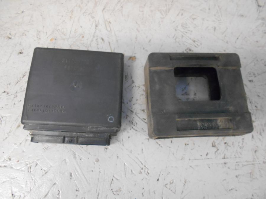 Framsidan på CDI / ECU från en Suzuki VZ 1600 -2004 motorcykel.