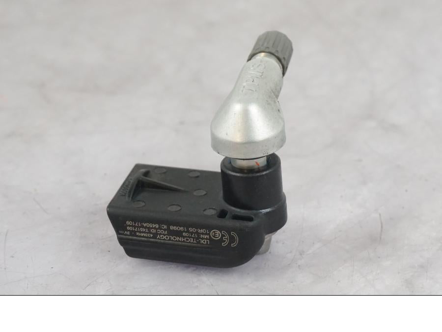 Baksidan på RDC Sensor från en KTM 1290 Super Duke R -2022 motorcykel.