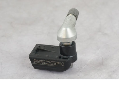 Baksidan på RDC Sensor från en KTM 1290 Super Duke R -2022 motorcykel.