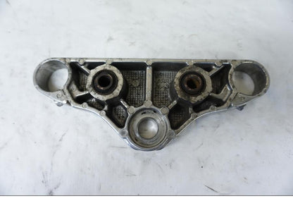 Snett nerifrån på Gaffelkrona från en Yamaha XVS 1100 -2000 motorcykel.