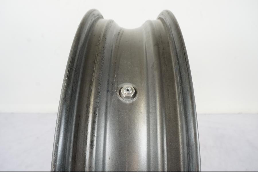 Extrabild2 på Fälg från en KTM 950 SM -2006 motorcykel.