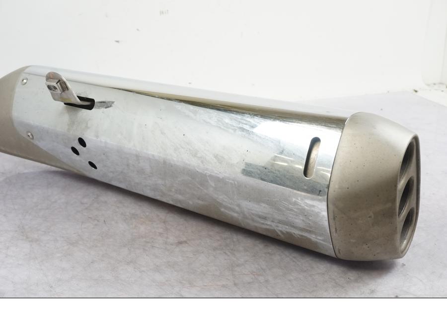 Snett nerifrån på Ljuddämpare från en BMW K 1600 -2011 motorcykel.