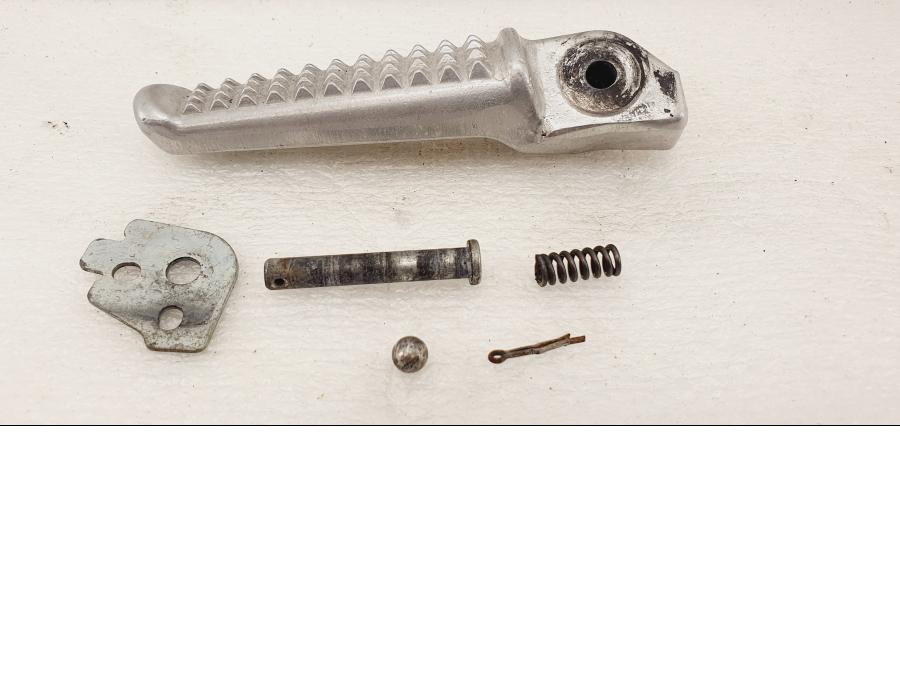 Baksidan på Fotpinne från en Honda CBR 900 RR -2003 motorcykel.