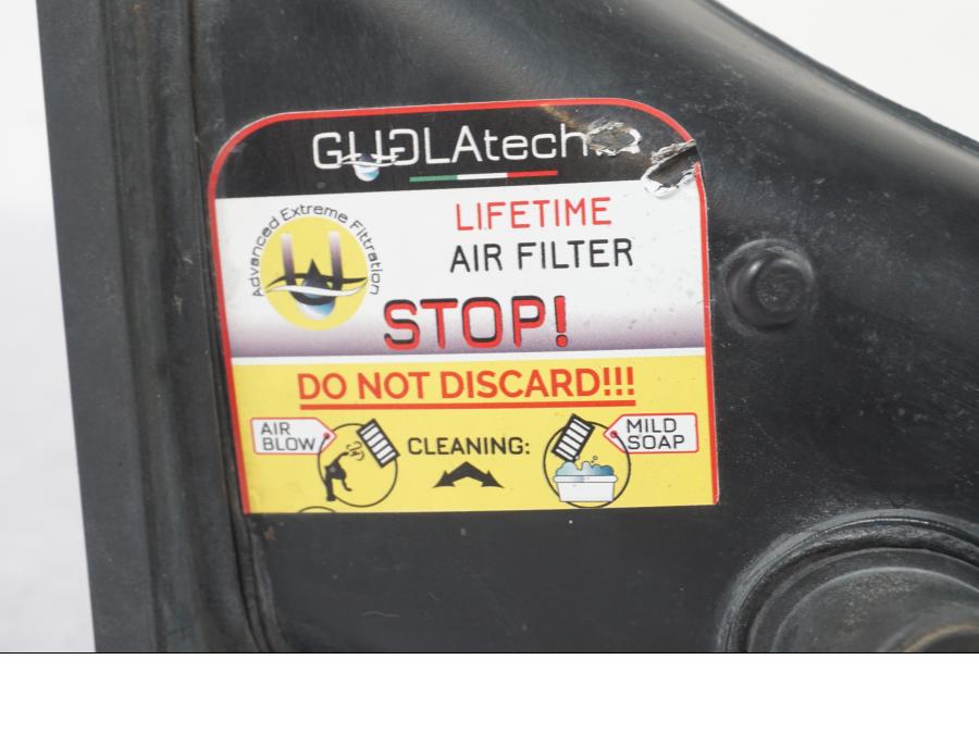 Baksidan på Luftintag från en BMW R 1200 GS -2005 motorcykel.