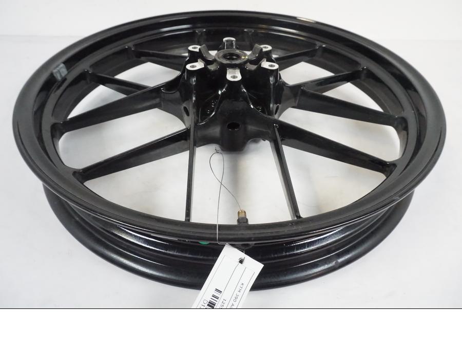 Snett uppifrån på Fälg från en KTM 390 Adventure -2021 motorcykel.