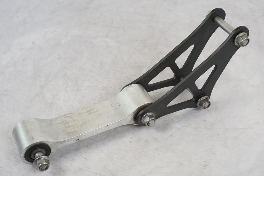 Baksidan på Stötdämparlänkage från en Kawasaki Z 900 -2019 motorcykel.