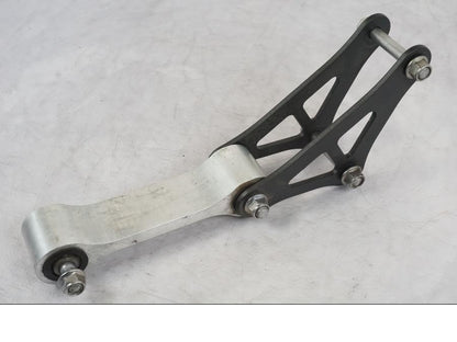 Baksidan på Stötdämparlänkage från en Kawasaki Z 900 -2019 motorcykel.