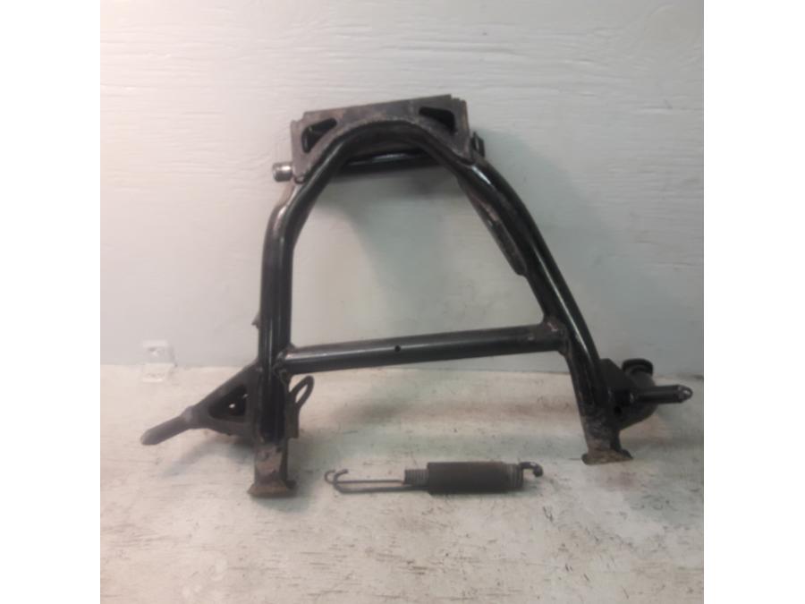 Framsidan på Centralstöd från en Honda ADV 750 -2017 motorcykel.