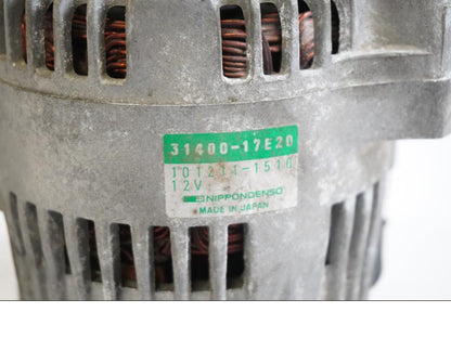 Höger sida på Generator från en Suzuki GSX-R 750 -1995 motorcykel.