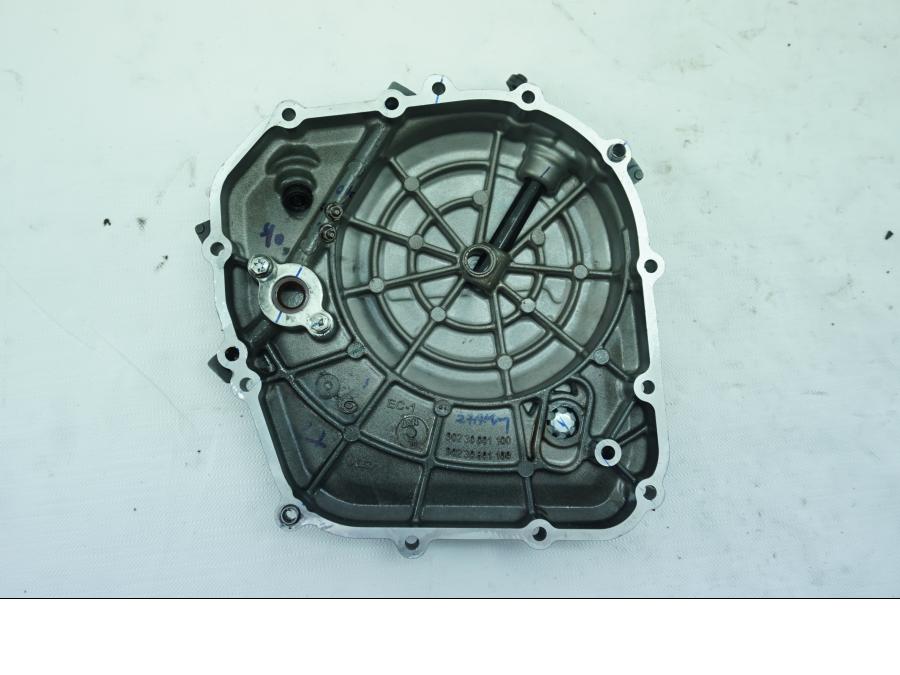 Baksidan på Kopplingskåpa från en KTM RC 390 -2019 motorcykel.