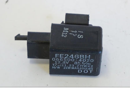 Vänster sida på Blinkersrelä från en Yamaha YZF 1000 R -1997 motorcykel.