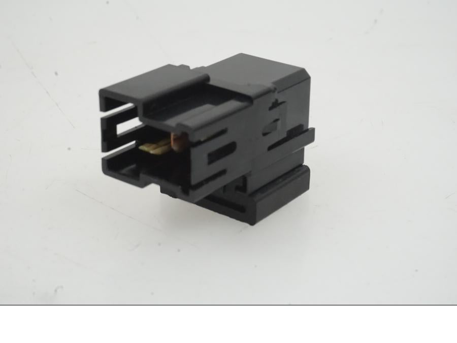 Framsidan på Relä från en KTM 1290 Super Duke -2019 motorcykel.