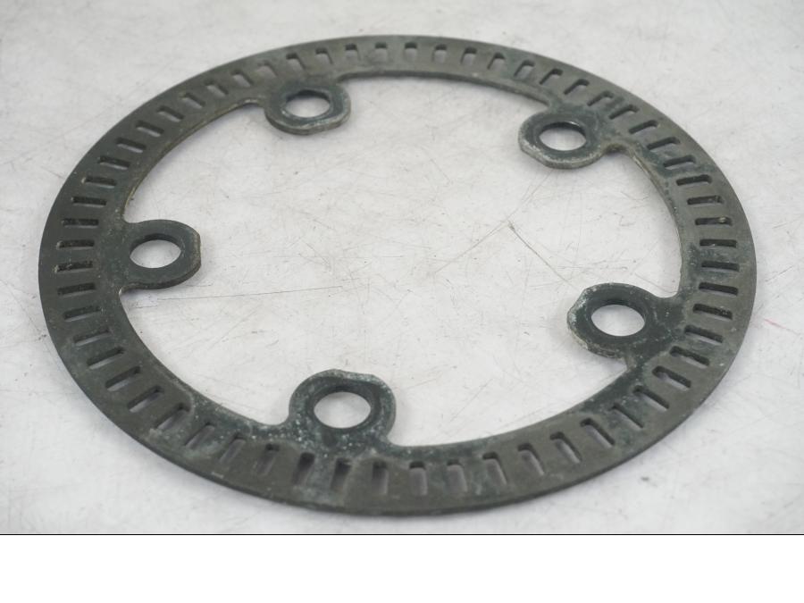 Baksidan på ABS krans från en Triumph Tiger Explorer -2013 motorcykel.