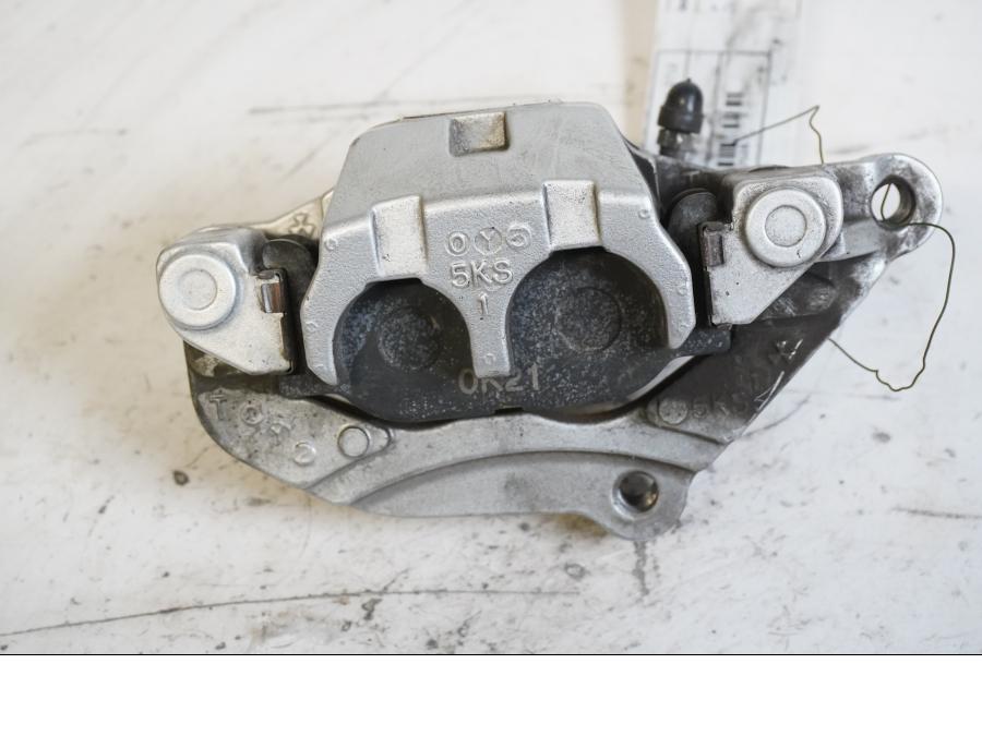 Baksidan på Bromsok från en Yamaha XVS 1100 -2001 motorcykel.