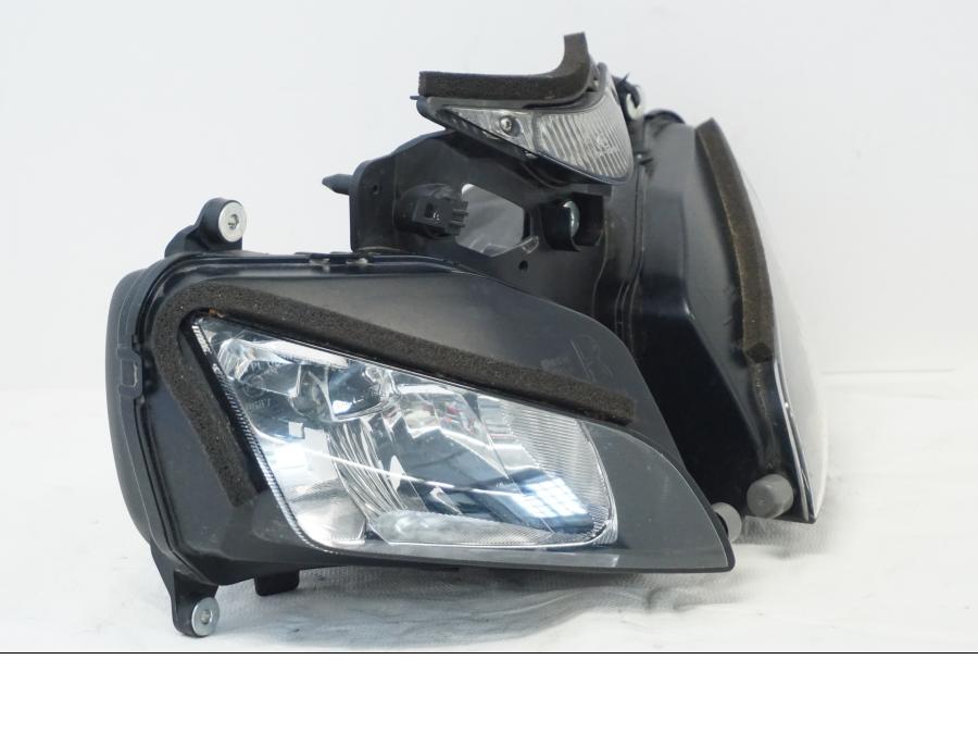 Baksidan på Strålkastare från en Honda CBR 1000 RR -2005 motorcykel.