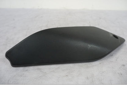 Höger sida på Sidopanel från en KTM 690 Duke -2014 motorcykel.