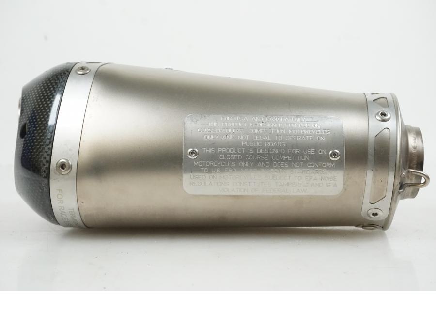 Snett nerifrån på Ljuddämpare Sport från en Ducati Scrambler 800 -2018 motorcykel.