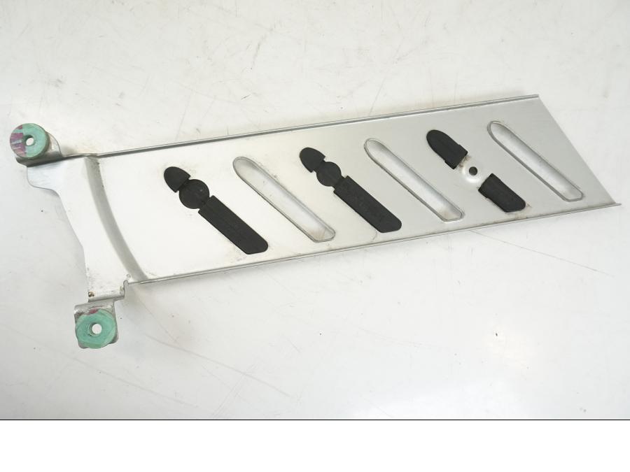 Höger sida på Ramskydd från en BMW F 650 CS -2003 motorcykel.