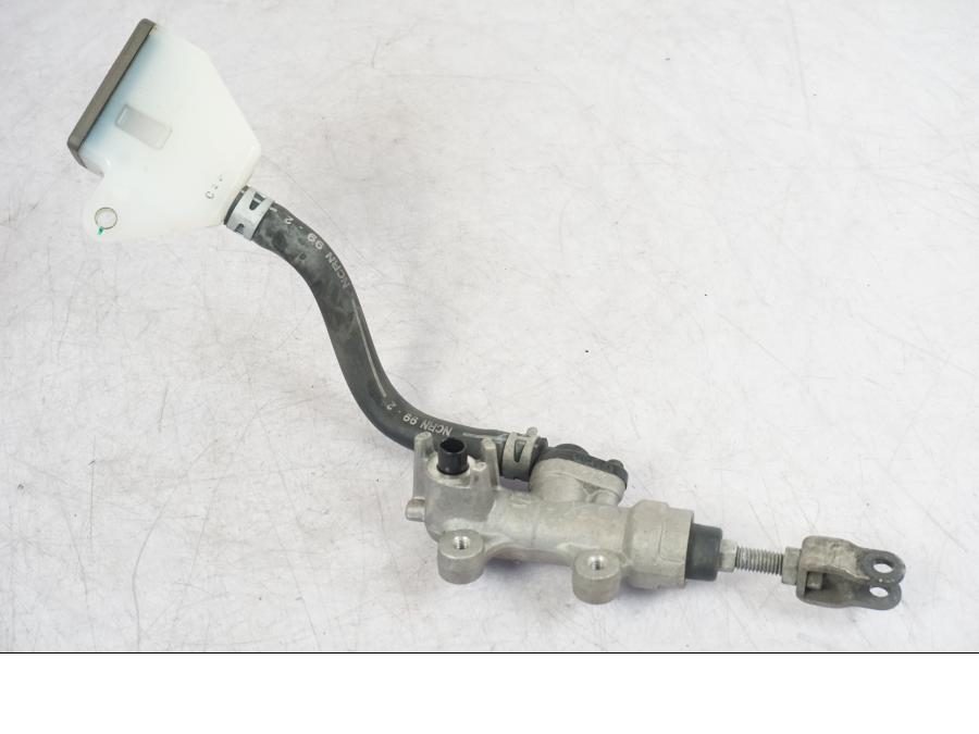 Extrabild1 på Bromshuvudcylinder från en Suzuki GSX 1300 RX -1999 motorcykel.