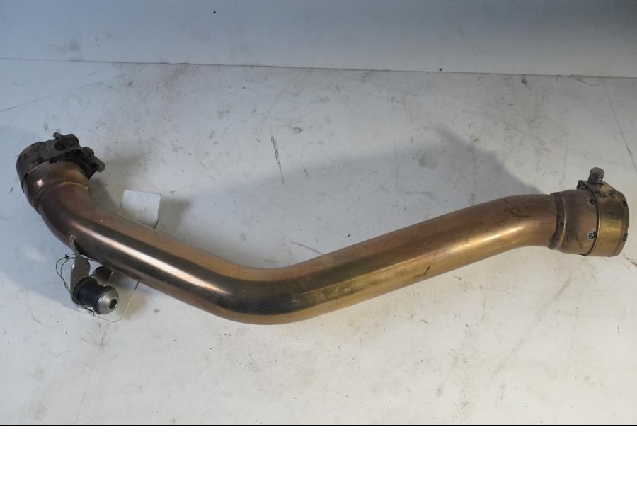 Baksidan på Mellanrör från en Triumph Daytona 675 -2009 motorcykel.