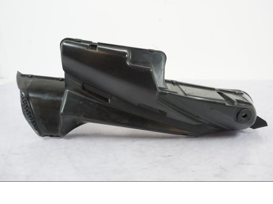 Extrabild3 på Luftrör från en Suzuki GSX-R 750 -2006 motorcykel.