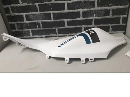 Baksidan på Bensintankskåpa från en Yamaha MT-07 -2014 motorcykel.