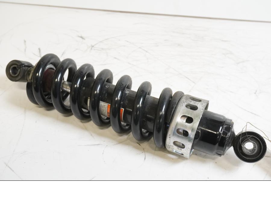 Framsidan på Stötdämpare från en Suzuki M 1800 -2009 motorcykel.