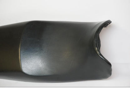 Vänster sida på Sadel från en Kawasaki ZZR 1100 -1992 motorcykel.