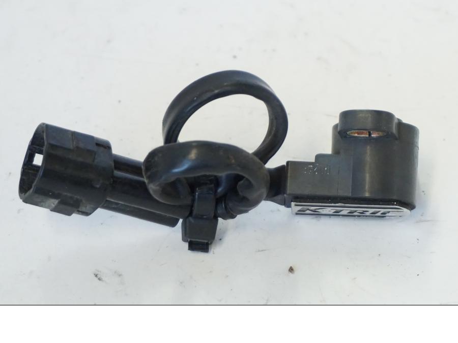 Vänster sida på TPS från en Kawasaki ZR-7 -2001 motorcykel.