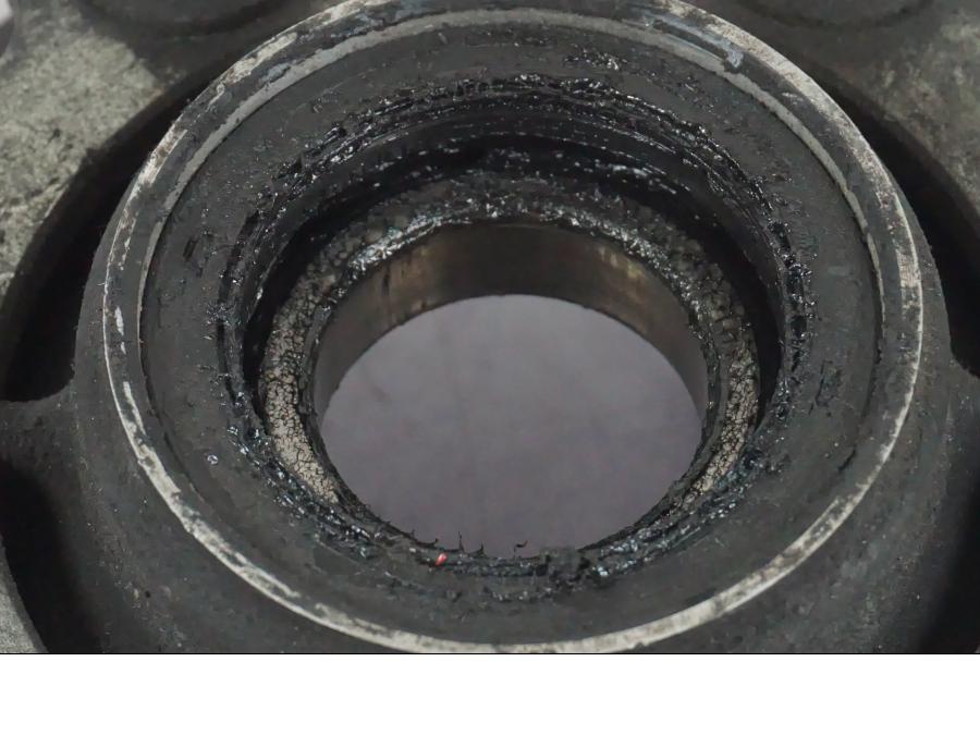 Vänster sida på Drevfäste från en Kawasaki ZX-12R -2000 motorcykel.