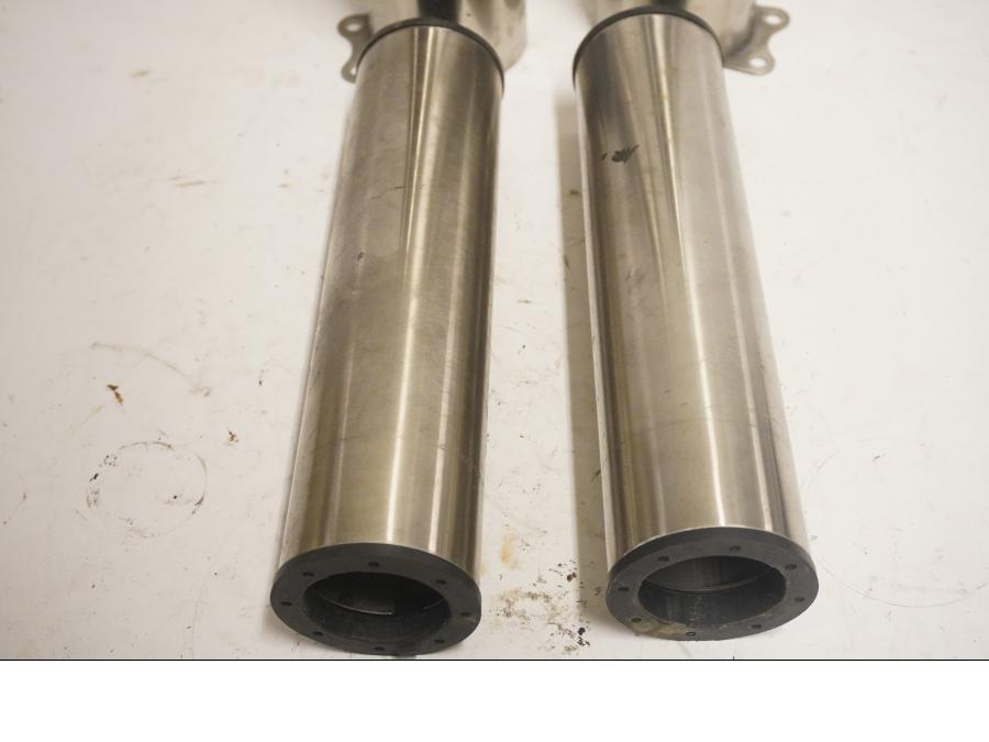 Baksidan på Gaffelbendekor från en Triumph America -2004 motorcykel.