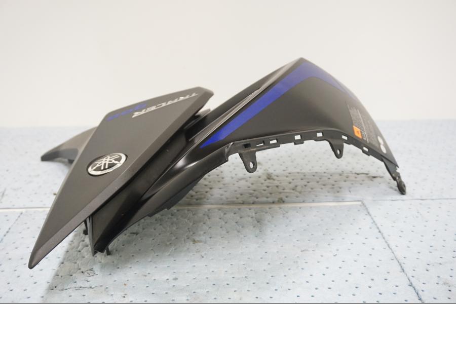 Vänster sida på Sidkåpa från en Yamaha MT-09 Tracer -2019 motorcykel.