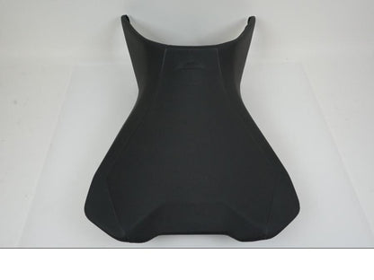 Baksidan på Sadel från en KTM 1290 Super Duke -2022 motorcykel.