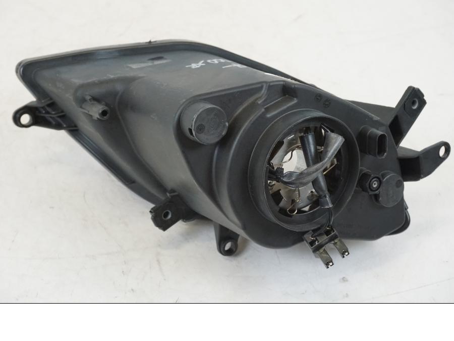 Snett uppifrån på Strålkastare från en BMW S 1000 XR -2014 motorcykel.