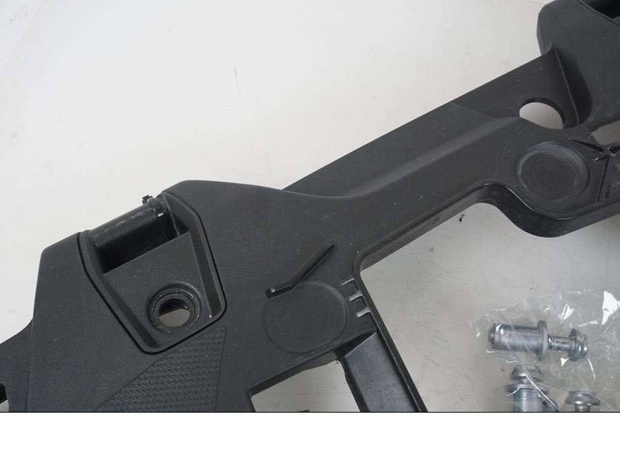 Snett nerifrån på Pakethållare från en BMW F 750 GS -2019 motorcykel.