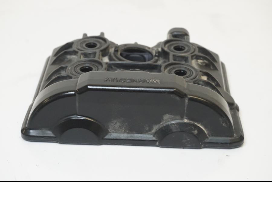 Vänster sida på Ventilkåpa från en KTM 1190 Adventure -2015 motorcykel.