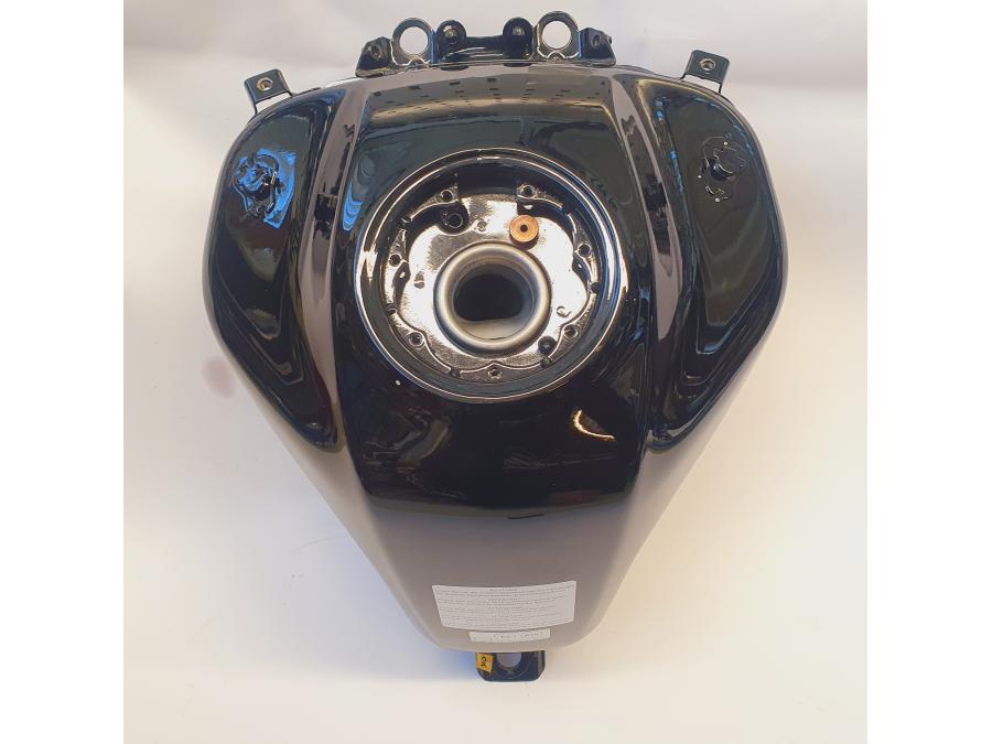 Vänster sida på Bensintank från en KTM 390 Duke -2021 motorcykel.