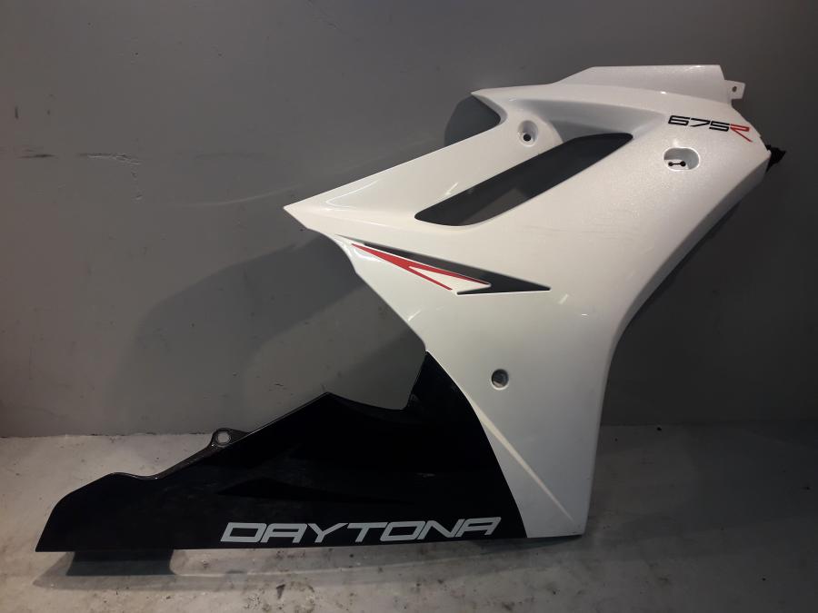 Framsidan på Sidkåpa från en Triumph Daytona 675 -2012 motorcykel.