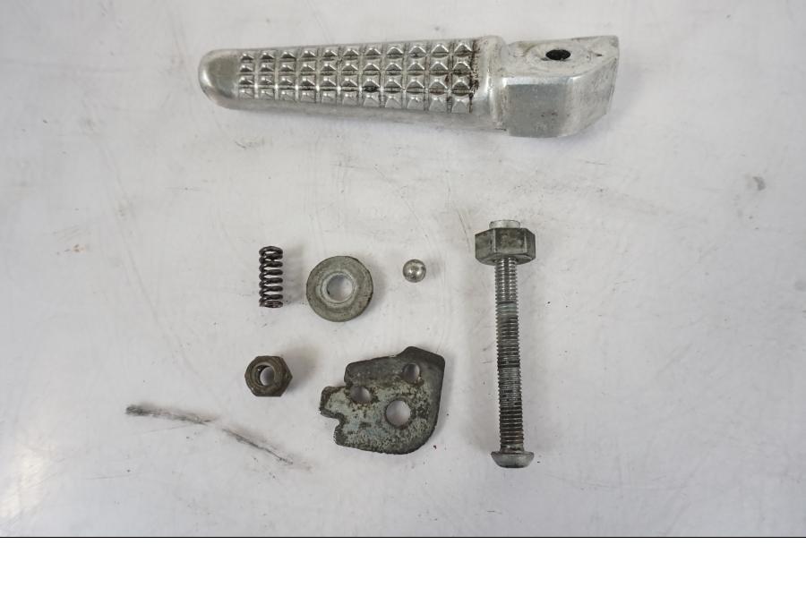 Framsidan på Fotpinne från en Honda VFR 750 -1994 motorcykel.