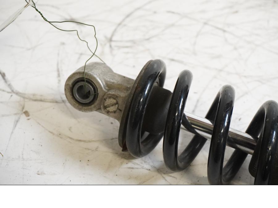 Baksidan på Stötdämpare från en BMW R 1100 RS -1997 motorcykel.