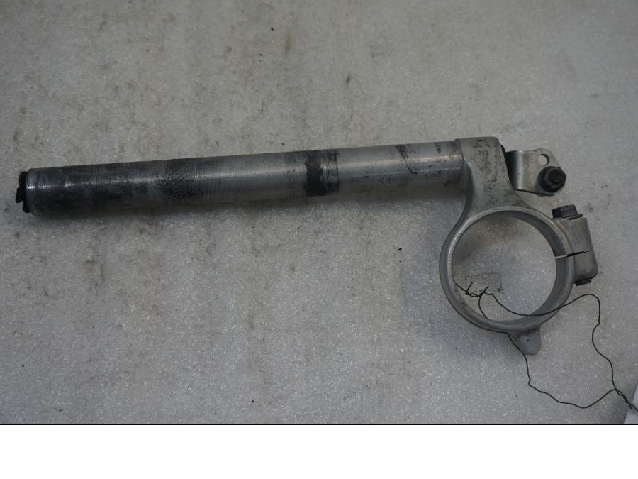 Baksidan på Styre från en Suzuki GSX-R 1000 -2003 motorcykel.